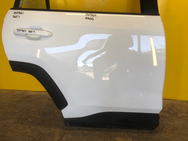 Дверь задняя правая RAV4 18- Дверь задняя правая RAV4 18-