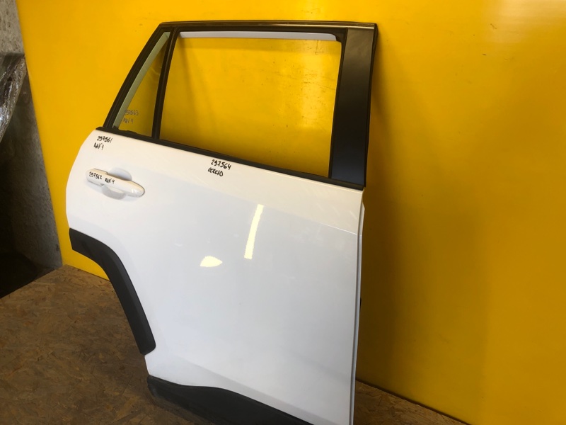 Дверь задняя правая RAV4 18- Дверь задняя правая RAV4 18-