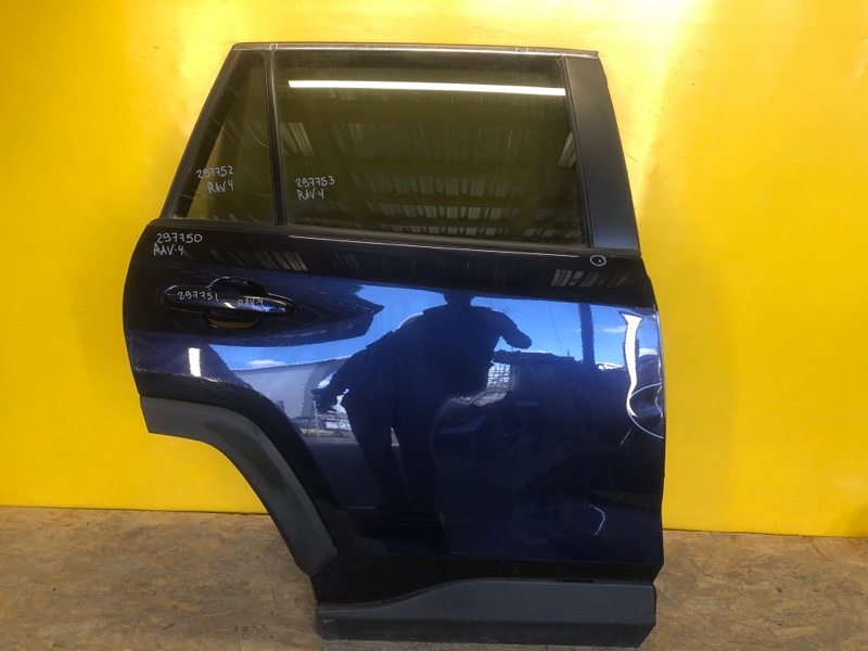 Запчасть дверь задняя правая TOYOTA RAV4 18- 6700342190 Б/У Дверь задняя правая TOYOTA RAV4 18- 6700342190 Б/У