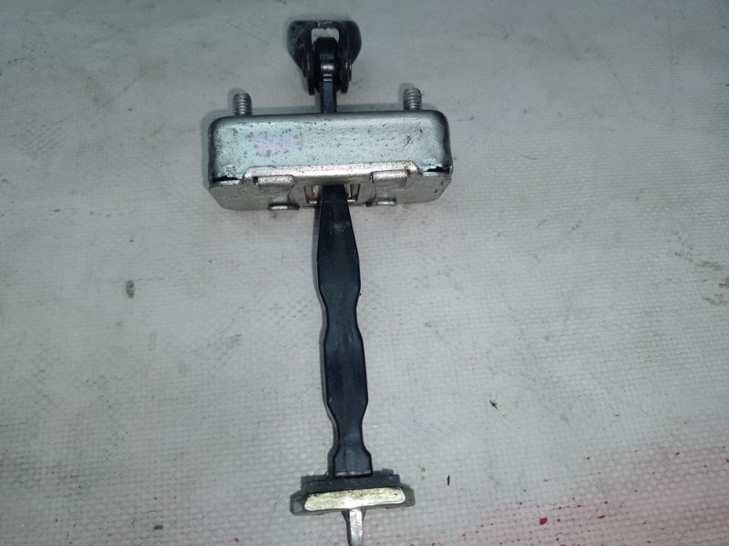 Ограничитель двери передний правый Q50 15-20 2017 Седан 3.0 VR30DDTT