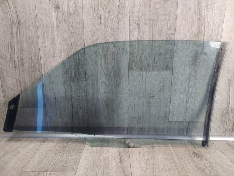 Стекло двери переднее правое 626 GD 87-91