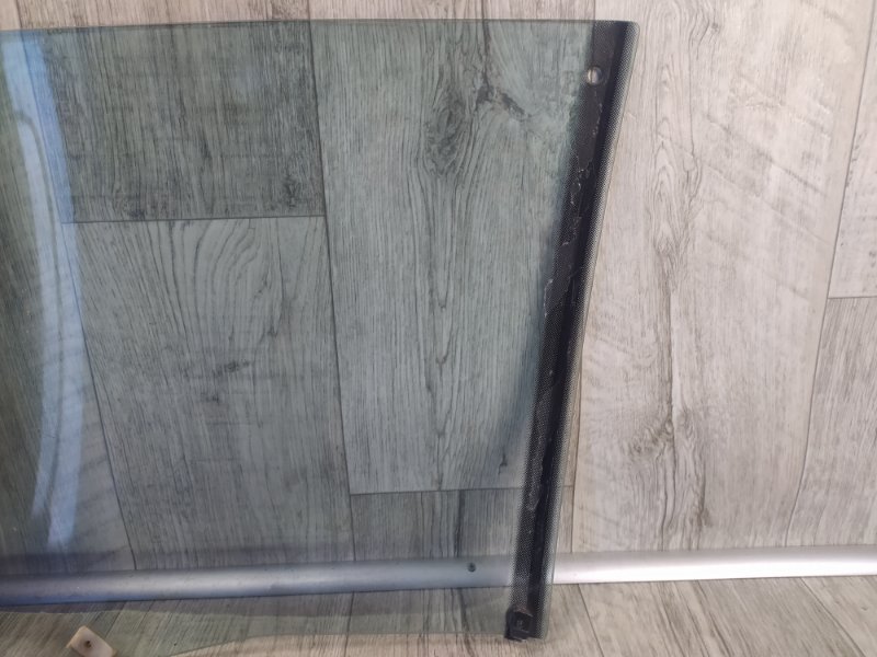 Стекло двери переднее правое 626 GD 87-91