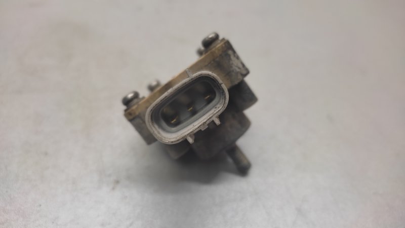 Датчик положения кузова левый TOYOTA CAMRY 40 06-11