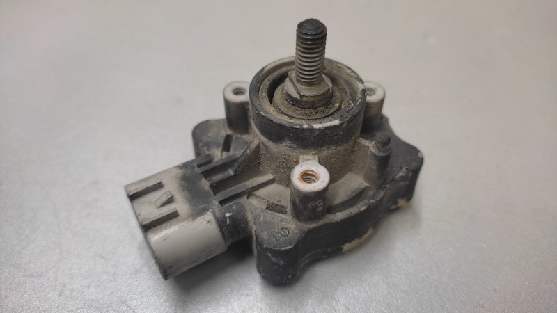 Датчик положения кузова левый LEGEND 04-13 Датчик положения кузова левый LEGEND 04-13