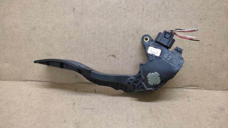 Педаль газа NISSAN LEAF 10-17 18002-1HM0A Б/У