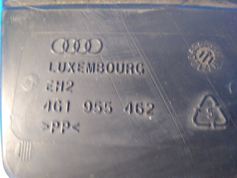 Горловина бачка стеклоомывателя A6 (C7) 11-18 2011 CGXB 3.0T Горловина бачка стеклоомывателя A6 (C7) 11-18 2011 CGXB 3.0T