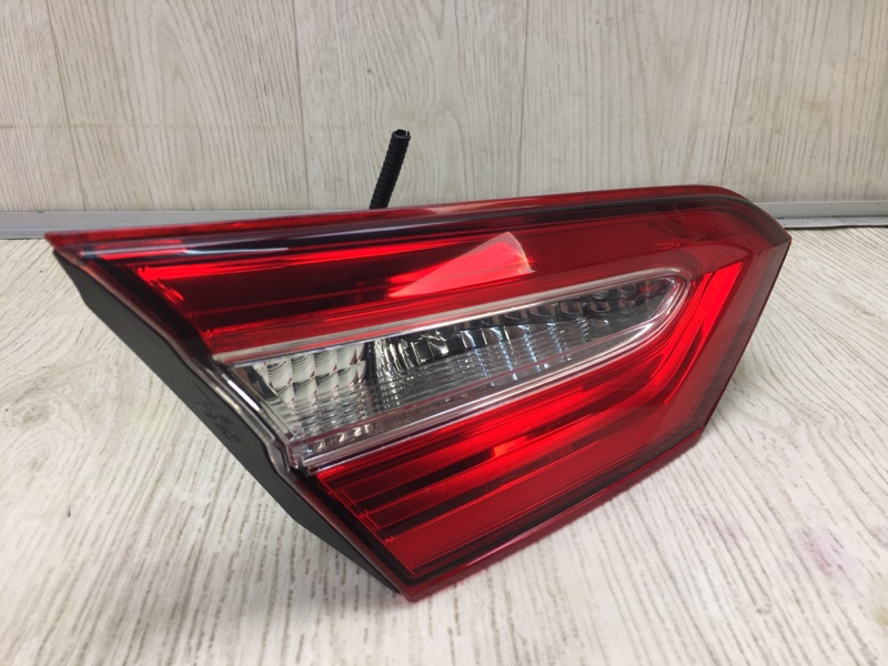 Фонарь внутренний левый CAMRY 70 17- 2020 GSV70 2.5 A25AFKS