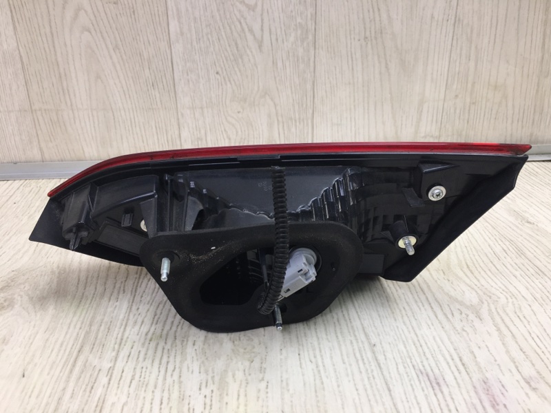 Фонарь внутренний левый CAMRY 70 17- 2020 GSV70 2.5 A25AFKS