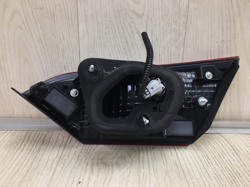 Фонарь внутренний левый CAMRY 70 17- 2020 GSV70 2.5 A25AFKS