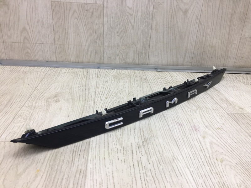 Панель подсветки номера CAMRY 70 17- 2020 GSV70 2.5 A25AFKS