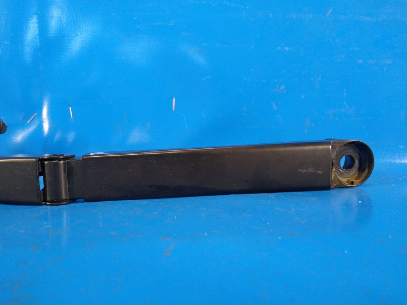 Поводок стеклоочистителя передний правый MX-5 15- 2018 ND 2.0 PE-VPS