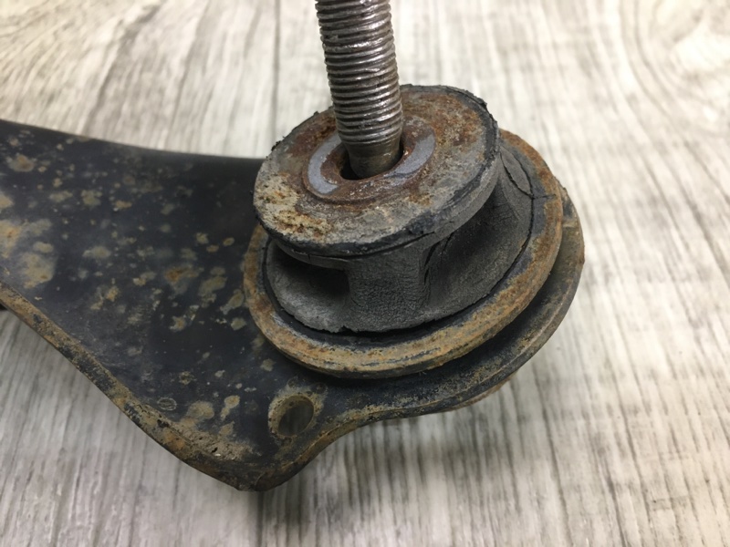 Рычаг передней подвески верхний левый 6 GG 02-07