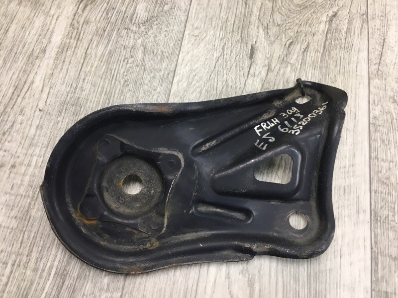 Крепление балки подвески заднее левое LEXUS ES350 06-12 Седан 3.5