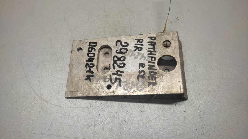 Кронштейн усилителя заднего бампера задний правый NISSAN PATHFINDER R52 12-21 85210-3JA0A Б/У