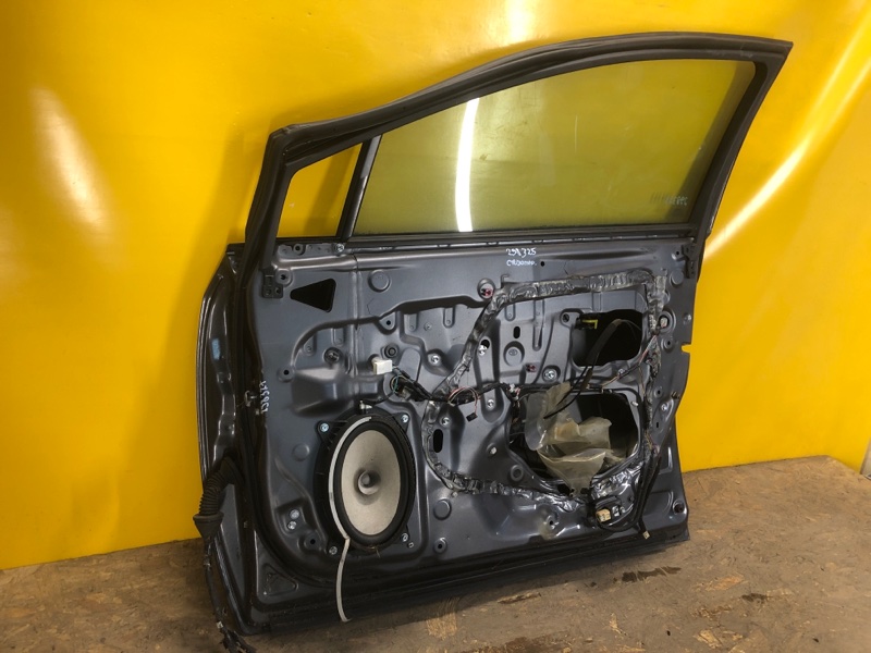 Дверь передняя правая AVENSIS 08-18