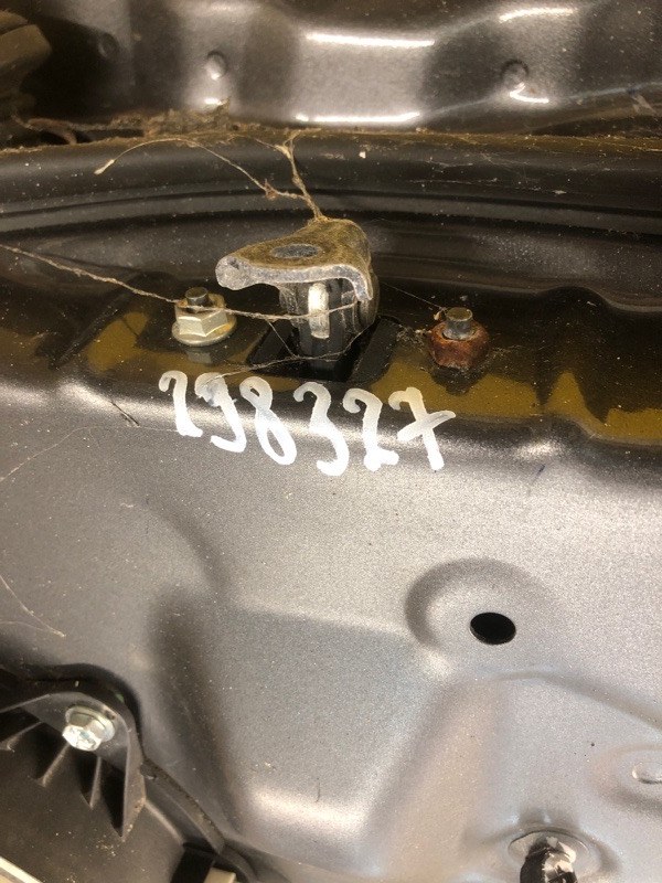 Запчасть ограничитель двери передний правый TOYOTA AVENSIS 08-18 68610-05050 Б/У Ограничитель двери передний правый TOYOTA AVENSIS 08-18 68610-05050 Б/У