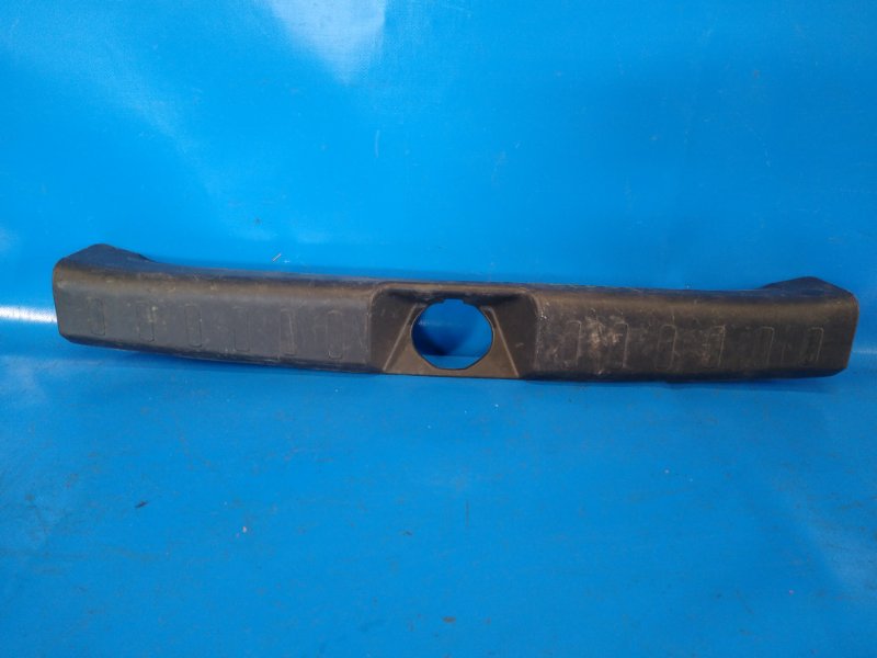 Накладка на порог багажника MITSUBISHI MIRAGE 13- 2013 1.2 3A92 7240A129XA Б/У