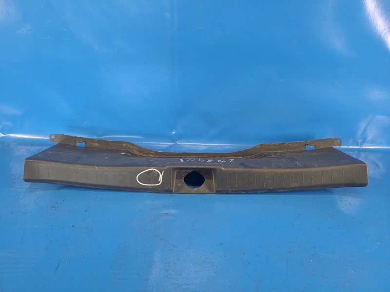 Накладка на порог багажника SUZUKI SX4 06-13 2008 2.0 J20A 76190-80J00-P4Z Б/У