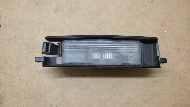 Подсветка номера TOYOTA YARIS 00-05 81270-52020 Б/У