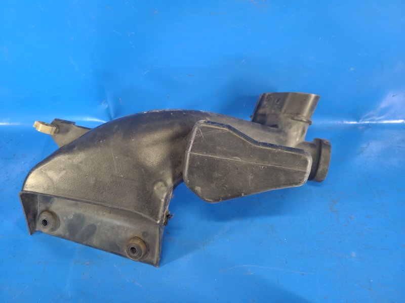 Воздухозаборник 6 GH 07-12 2009 2.5 L (L5-VE)