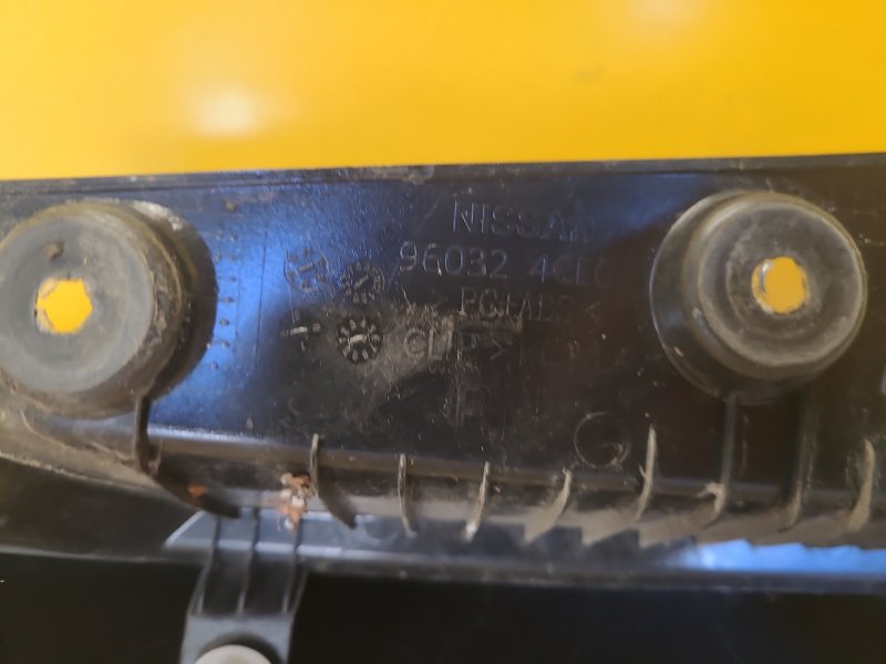 Спойлер крышки багажника задний правый X-TRAIL/ROGUE T32 13-20