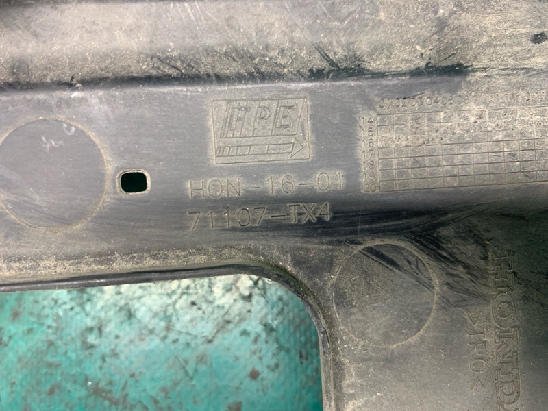 Дефлектор радиатора левый RDX 12-19 2017