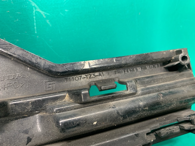 Решетка переднего бампера левая TLX 14-17