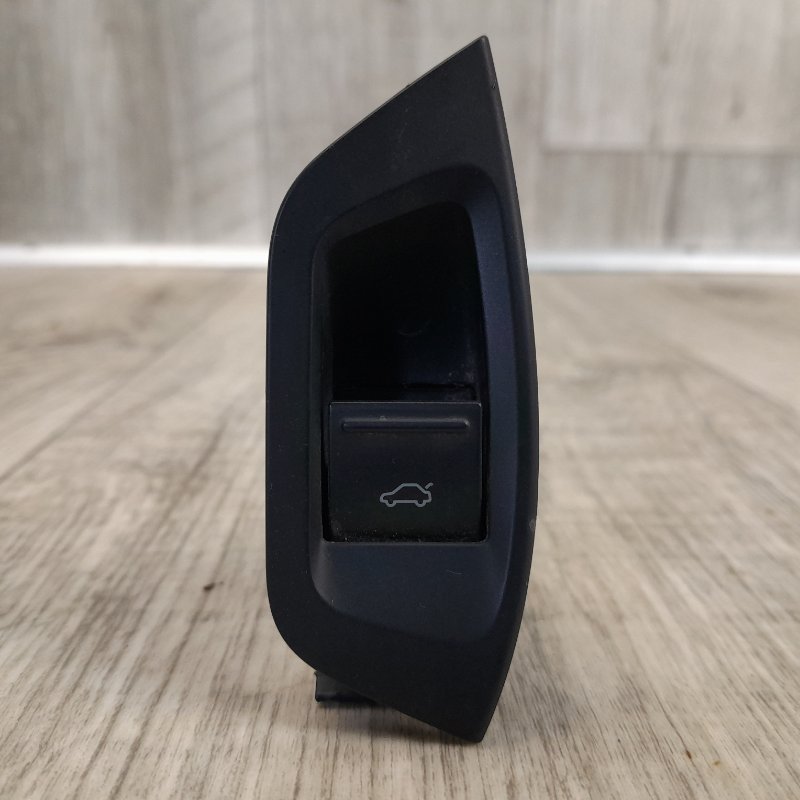 Кнопка открывания багажника внутренняя VOLKSWAGEN PASSAT B7 11-15 2014 Седан 2.5 CBUA 561959831 Б/У