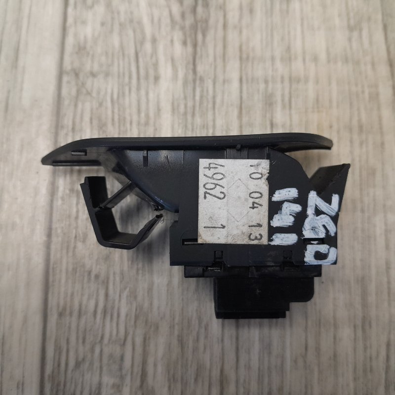 Кнопка открывания багажника внутренняя PASSAT B7 11-15 2014 Седан 2.5 CBUA