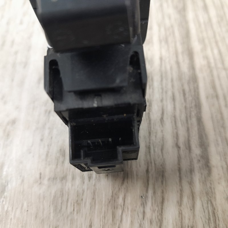 Кнопка открывания багажника внутренняя PASSAT B7 11-15 2014 Седан 2.5 CBUA