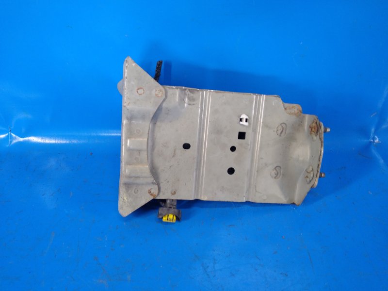 Кронштейн усилителя переднего бампера левый NISSAN SENTRA B17 12-21 1.8 MRA8DE