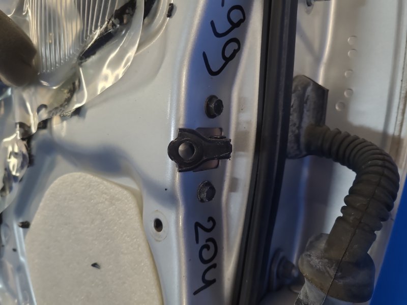 Запчасть ограничитель двери задний левый NISSAN SENTRA B17 12-21 2013 1.8 MRA8DE 82430-3RA0A Б/У Ограничитель двери задний левый NISSAN SENTRA B17 12-21 2013 1.8 MRA8DE 82430-3RA0A Б/У