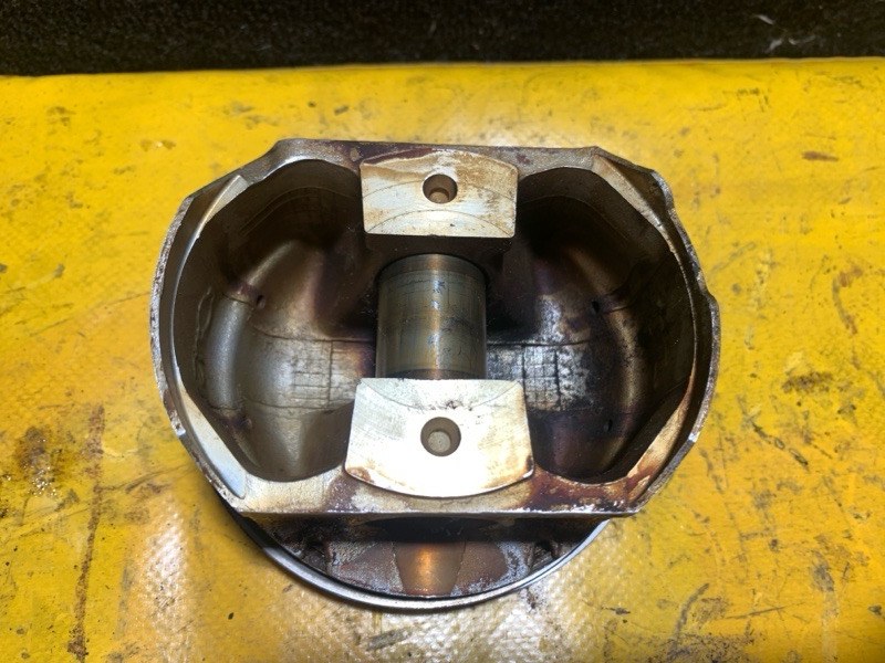 Поршень левый INFINITI G35 03-07 Седан 3.5 Поршень левый INFINITI G35 03-07 Седан 3.5