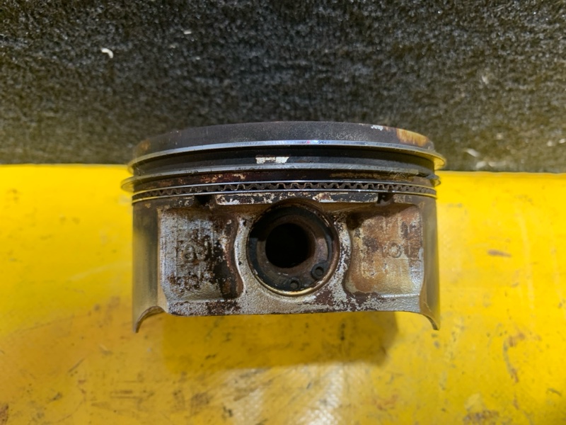 Поршень левый G35 03-07 2006 Седан 3.5