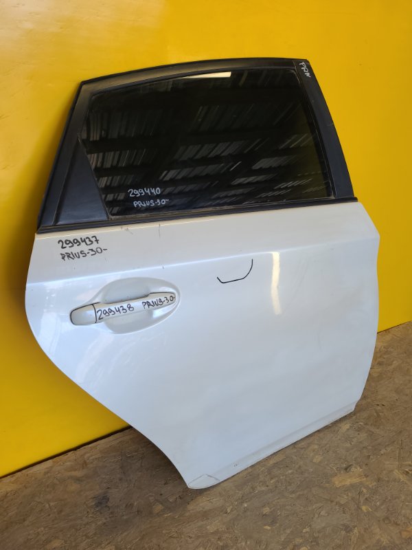 Дверь задняя правая PRIUS - 30 09-17 Дверь задняя правая PRIUS - 30 09-17