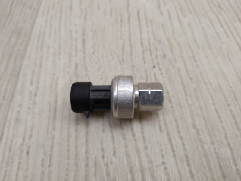 Датчик давления кондиционера CADILLAC ATS 12-19 2014 2.0 LTG 13587668 Б/У