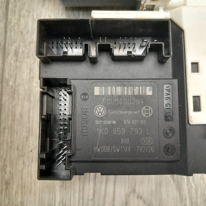 Моторчик стеклоподъемника передний левый VOLKSWAGEN JETTA 05-10 Седан 2.5