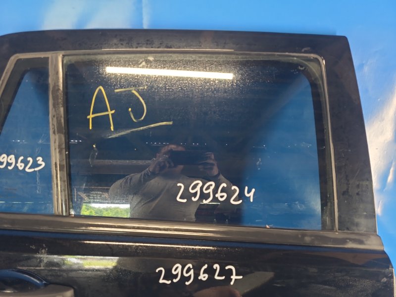 Запчасть стекло двери заднее правое DODGE CALIBER 06-11 2006 2.0 ECN 5074218AA Б/У Стекло двери заднее правое DODGE CALIBER 06-11 2006 2.0 ECN 5074218AA Б/У