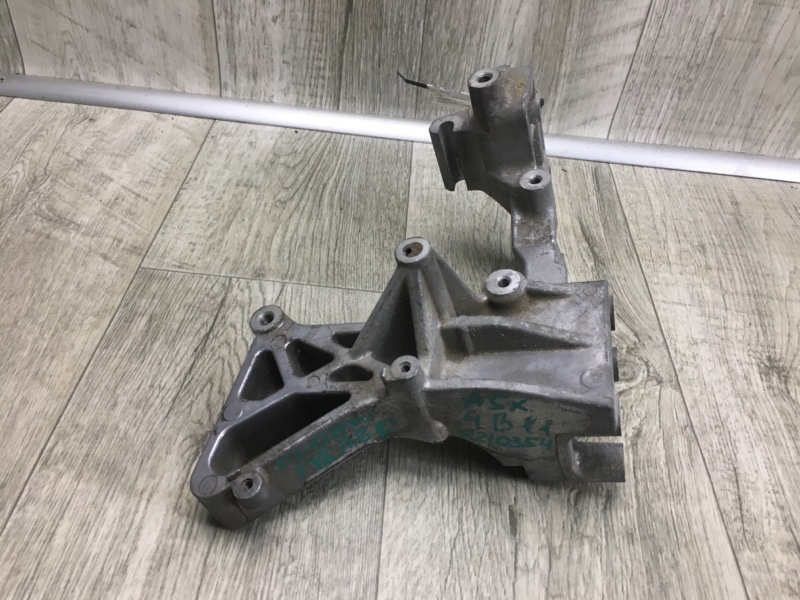 Кронштейн генератора ASX / OUTLANDER SPORT 10-21 2.0