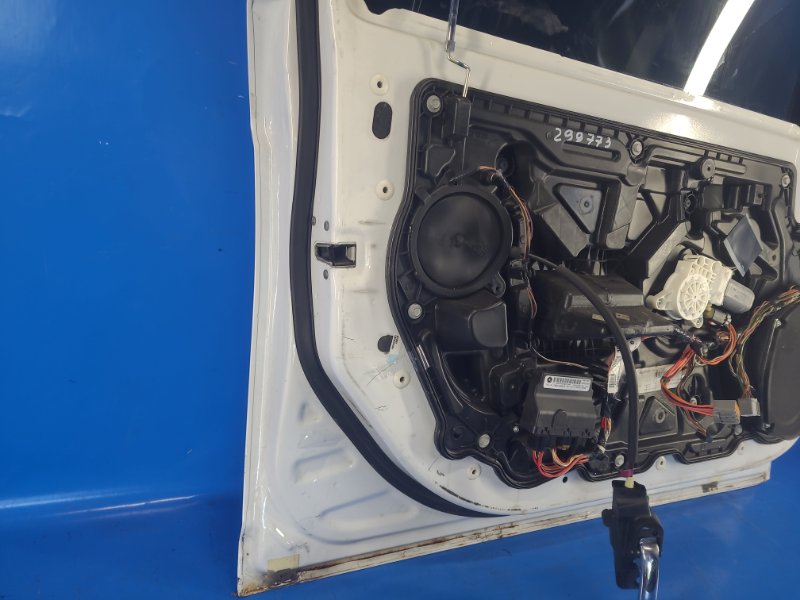 Дверь передняя левая 200 10-14 2013 3.6 ERB