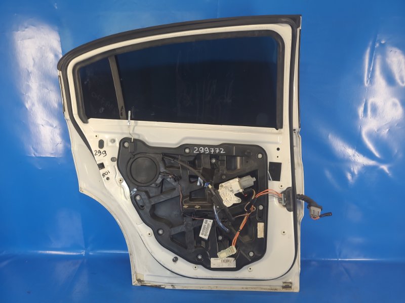 Дверь задняя левая 200 10-14 2013 3.6 ERB