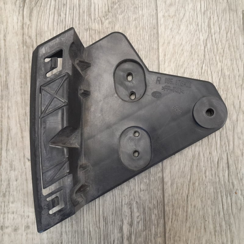 Кронштейн крепления фары правый NISSAN NV200 USA 13- 2013 2.0 MR20DE 260423LM0A Б/У