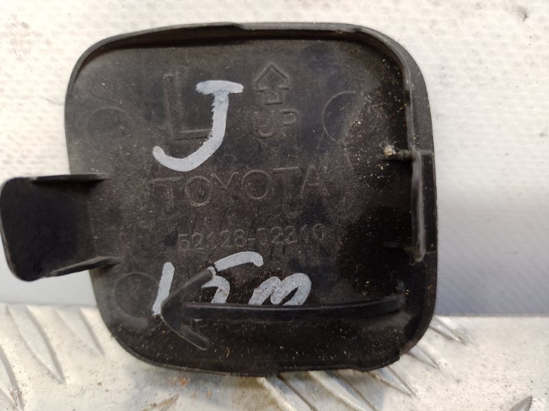 Заглушка буксировочного крюка левая COROLLA 150 06-13