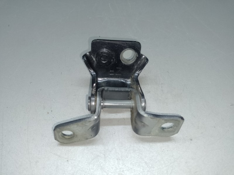 Петля двери верхняя задняя правая 6 GJ 12- 2014 2.5 PY-VPS Петля двери верхняя задняя правая 6 GJ 12- 2014 2.5 PY-VPS