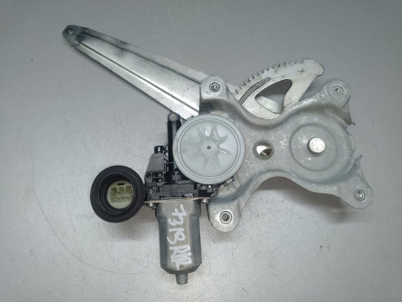 Стеклоподъемник задний правый TOYOTA CAMRY 40 06-11 2008 2.4 2AZ-FXE 69803-06110 Б/У
