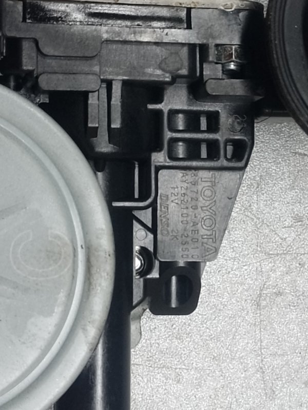 Стеклоподъемник задний правый CAMRY 40 06-11 2008 2.4 2AZ-FXE