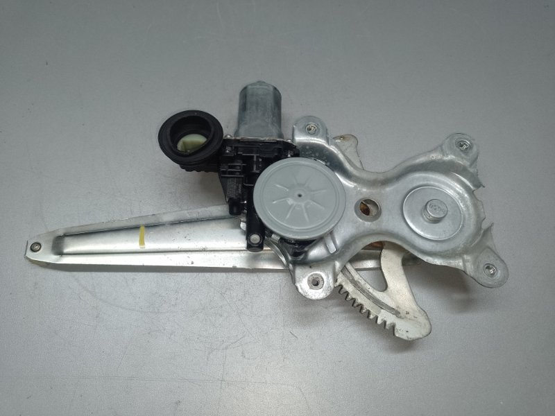 Стеклоподъемник задний левый TOYOTA CAMRY 40 06-11 2008 2.4 2AZ-FXE 69804-06110 Б/У