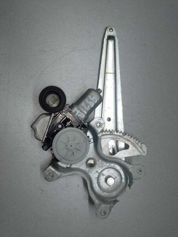 Стеклоподъемник задний левый TOYOTA CAMRY 40 06-11 2009 3.5 2GR-FE 69804-06110 Б/У