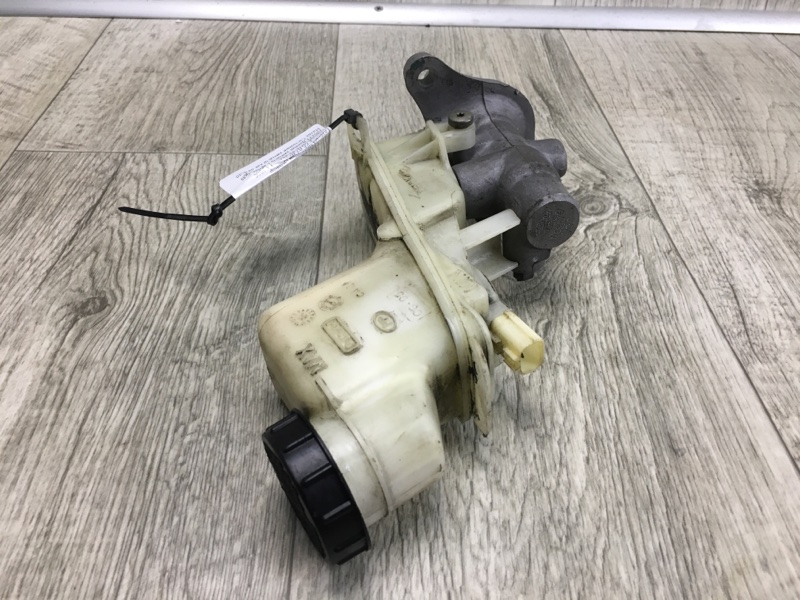 Главный тормозной цилиндр 6 GG 02-07 2008 Седан 2.3