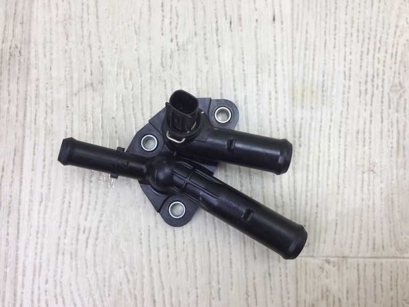 Тройник системы охлаждения TOYOTA CAMRY 70 17- 2020 GSV70 2.5 A25AFKS 1630525030 Б/У